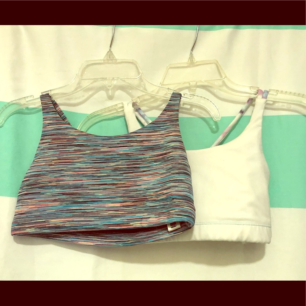 🌎Set of two sport bras from Athleta clothing.